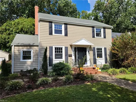 15 Stratford Rd, Newport News, VA 23601