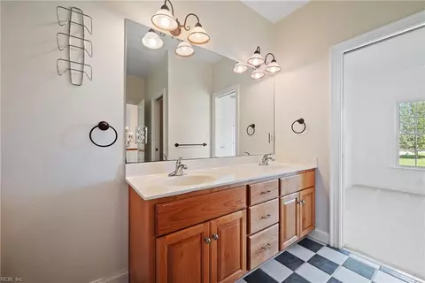 Bath - 100 Lochview, Smithfield, VA 23430 photo 6 of 6
