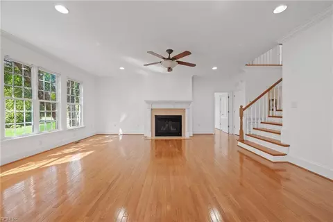 Living - 100 Lochview, Smithfield, VA 23430 photo 4 of 4