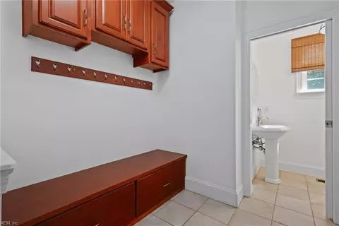Entry Way - 100 Lochview, Smithfield, VA 23430 photo 3 of 6