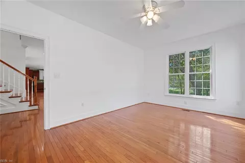 Living - 100 Lochview, Smithfield, VA 23430 photo 1 of 4