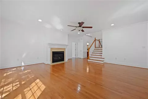 Living - 100 Lochview, Smithfield, VA 23430 photo 3 of 4
