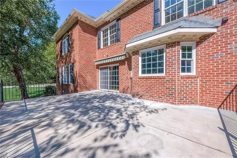 Exterior - 100 Lochview, Smithfield, VA 23430 photo 3 of 7