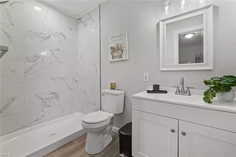 Bath - 382 Wheeler Ave, Hampton, VA 23661 photo 1 of 3