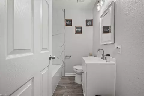 Bath - 382 Wheeler Ave, Hampton, VA 23661 photo 2 of 3