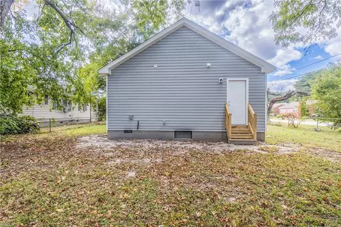 Exterior - 382 Wheeler Ave, Hampton, VA 23661 photo 6 of 8