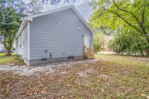 Exterior - 382 Wheeler Ave, Hampton, VA 23661 photo 7 of 8