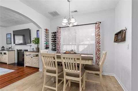 Dining - 2010 Paramont Ave, Chesapeake, VA 23320 photo 1 of 1