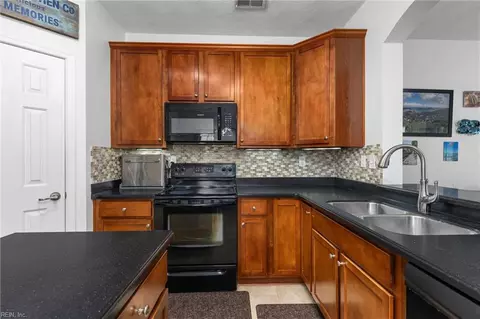 Kitchen - 2010 Paramont Ave, Chesapeake, VA 23320 photo 2 of 3