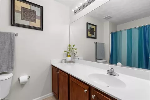 Bath - 2010 Paramont Ave, Chesapeake, VA 23320 photo 2 of 3
