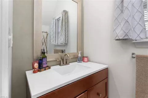 Bath - 2010 Paramont Ave, Chesapeake, VA 23320 photo 3 of 3