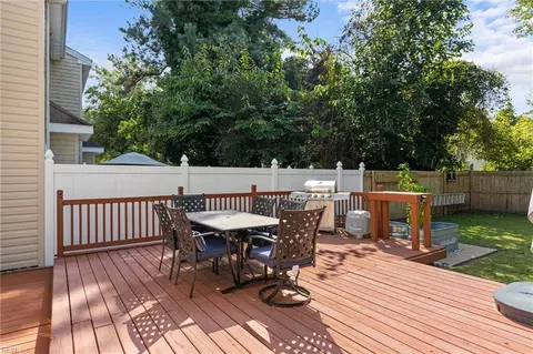 Exterior - 2010 Paramont Ave, Chesapeake, VA 23320 photo 3 of 5