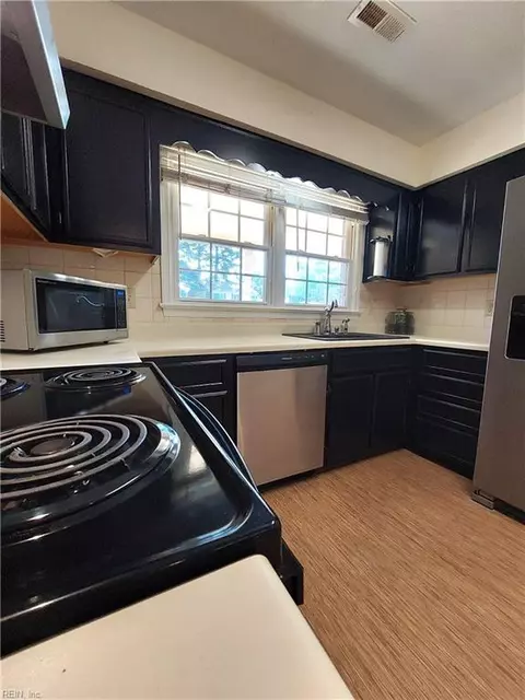 121 Glascow Way, Hampton, VA 23669 photo 7