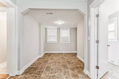 Entry Way - 613 Pocahontas Pl, Hampton, VA 23661 photo 1 of 4