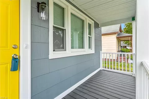 Exterior - 613 Pocahontas Pl, Hampton, VA 23661 photo 4 of 7