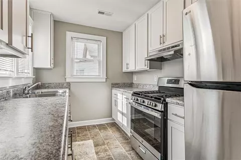 Kitchen - 613 Pocahontas Pl, Hampton, VA 23661 photo 2 of 4