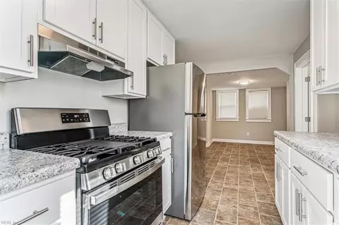 Kitchen - 613 Pocahontas Pl, Hampton, VA 23661 photo 3 of 4