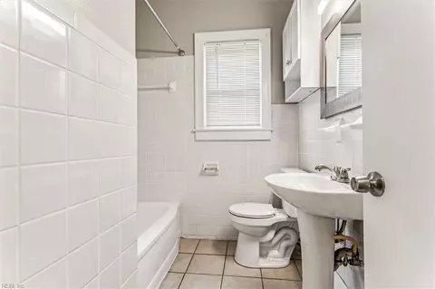 Bath - 613 Pocahontas Pl, Hampton, VA 23661 photo 1 of 3