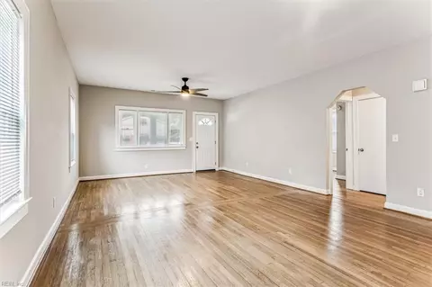 Living - 613 Pocahontas Pl, Hampton, VA 23661 photo 4 of 5