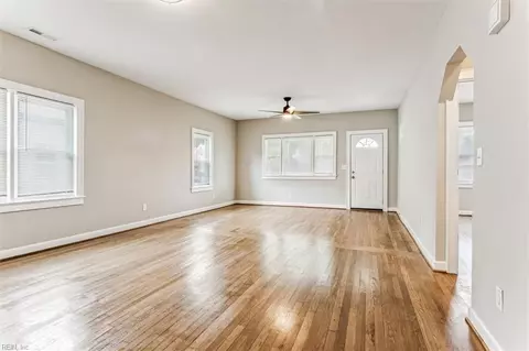Living - 613 Pocahontas Pl, Hampton, VA 23661 photo 3 of 5