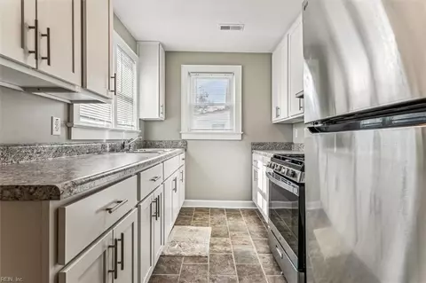 Kitchen - 613 Pocahontas Pl, Hampton, VA 23661 photo 4 of 4
