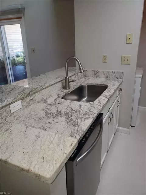 Kitchen - 1305 Eagles Trace Path #B, Chesapeake, VA 23320 photo 3 of 5