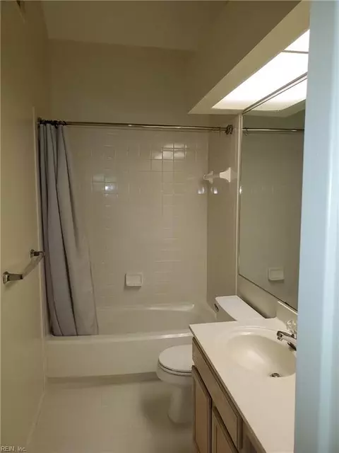 Bath - 1305 Eagles Trace Path #B, Chesapeake, VA 23320 photo 4 of 4