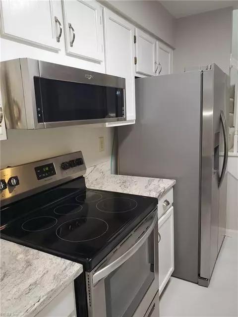 Kitchen - 1305 Eagles Trace Path #B, Chesapeake, VA 23320 photo 2 of 5