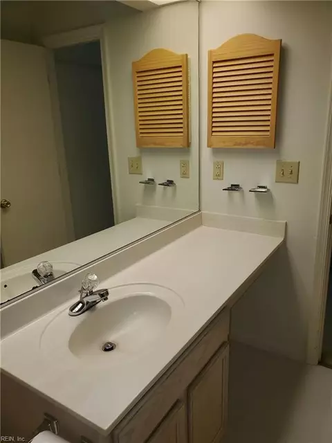 Bath - 1305 Eagles Trace Path #B, Chesapeake, VA 23320 photo 3 of 4