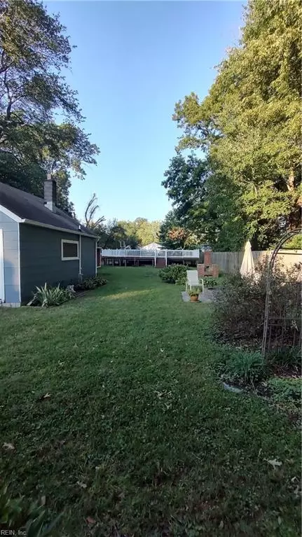 Exterior - 24 Sinclair Rd, Hampton, VA 23669 photo 7 of 11