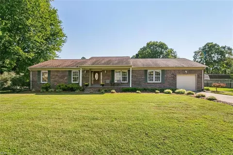 26 Carriage Hill Dr, Poquoson, VA 23662