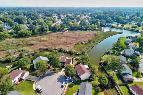 1 Sandpiper Ct, Hampton, VA 23669