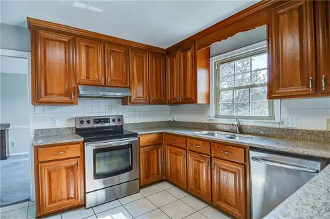 1 Sandpiper Ct, Hampton, VA 23669 photo 9