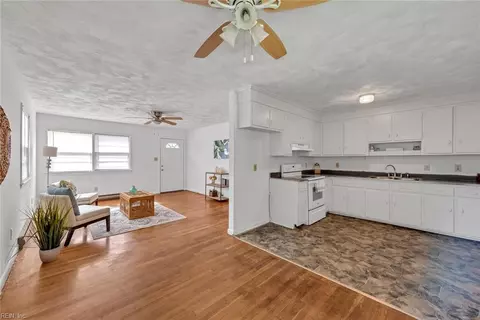 4 Scott Dr, Hampton, VA 23661 photo 10