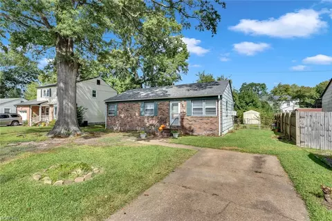 4 Scott Dr, Hampton, VA 23661 photo 2