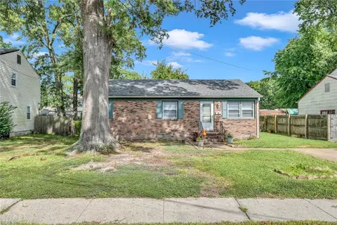 4 Scott Dr, Hampton, VA 23661