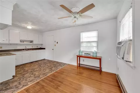 4 Scott Dr, Hampton, VA 23661 photo 9