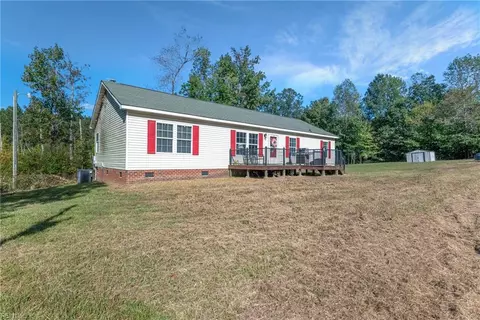 29491 Creek Side Dr, Courtland, VA 23837