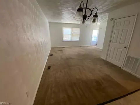 117 E County St, Hampton, VA 23663 photo 10