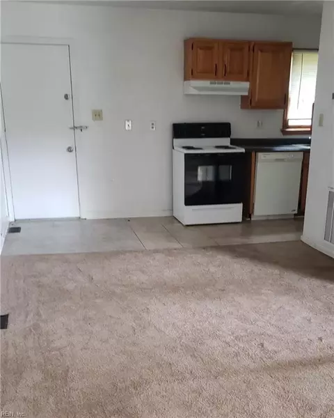 117 E County St, Hampton, VA 23663 photo 4