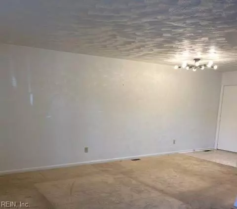 117 E County St, Hampton, VA 23663 photo 3