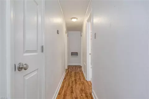 Entry Way - 424 Blanche Dr E, Chesapeake, VA 23323 photo 4 of 4