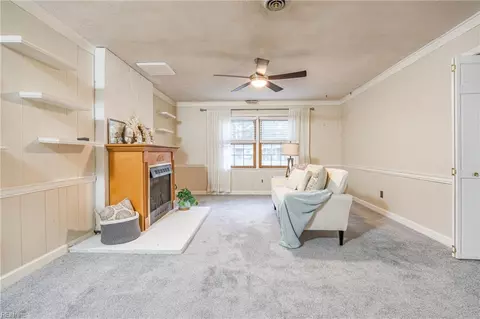 Living - 424 Blanche Dr E, Chesapeake, VA 23323 photo 5 of 6