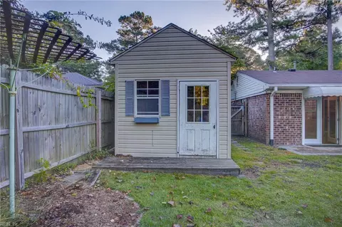 Exterior - 424 Blanche Dr E, Chesapeake, VA 23323 photo 9 of 9