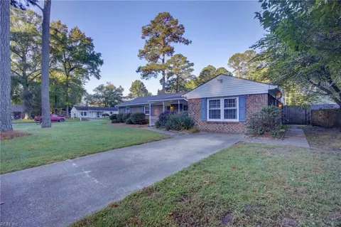 Exterior - 424 Blanche Dr E, Chesapeake, VA 23323 photo 2 of 9