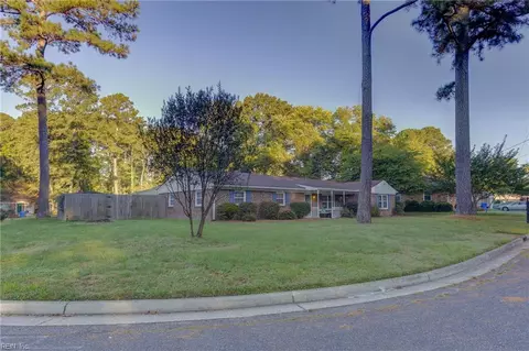 Exterior - 424 Blanche Dr E, Chesapeake, VA 23323 photo 6 of 9