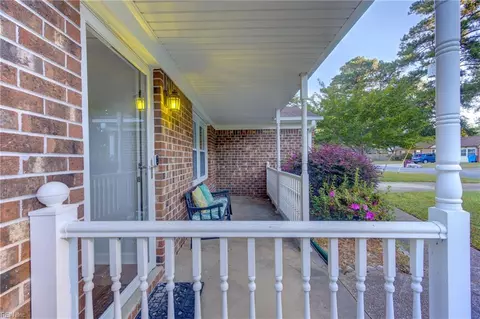 Exterior - 424 Blanche Dr E, Chesapeake, VA 23323 photo 3 of 9
