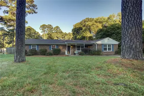 Exterior - 424 Blanche Dr E, Chesapeake, VA 23323 photo 5 of 9