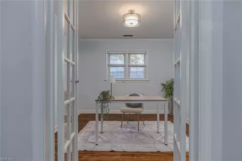 Entry Way - 424 Blanche Dr E, Chesapeake, VA 23323 photo 3 of 4