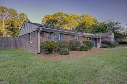 Exterior - 424 Blanche Dr E, Chesapeake, VA 23323 photo 4 of 9